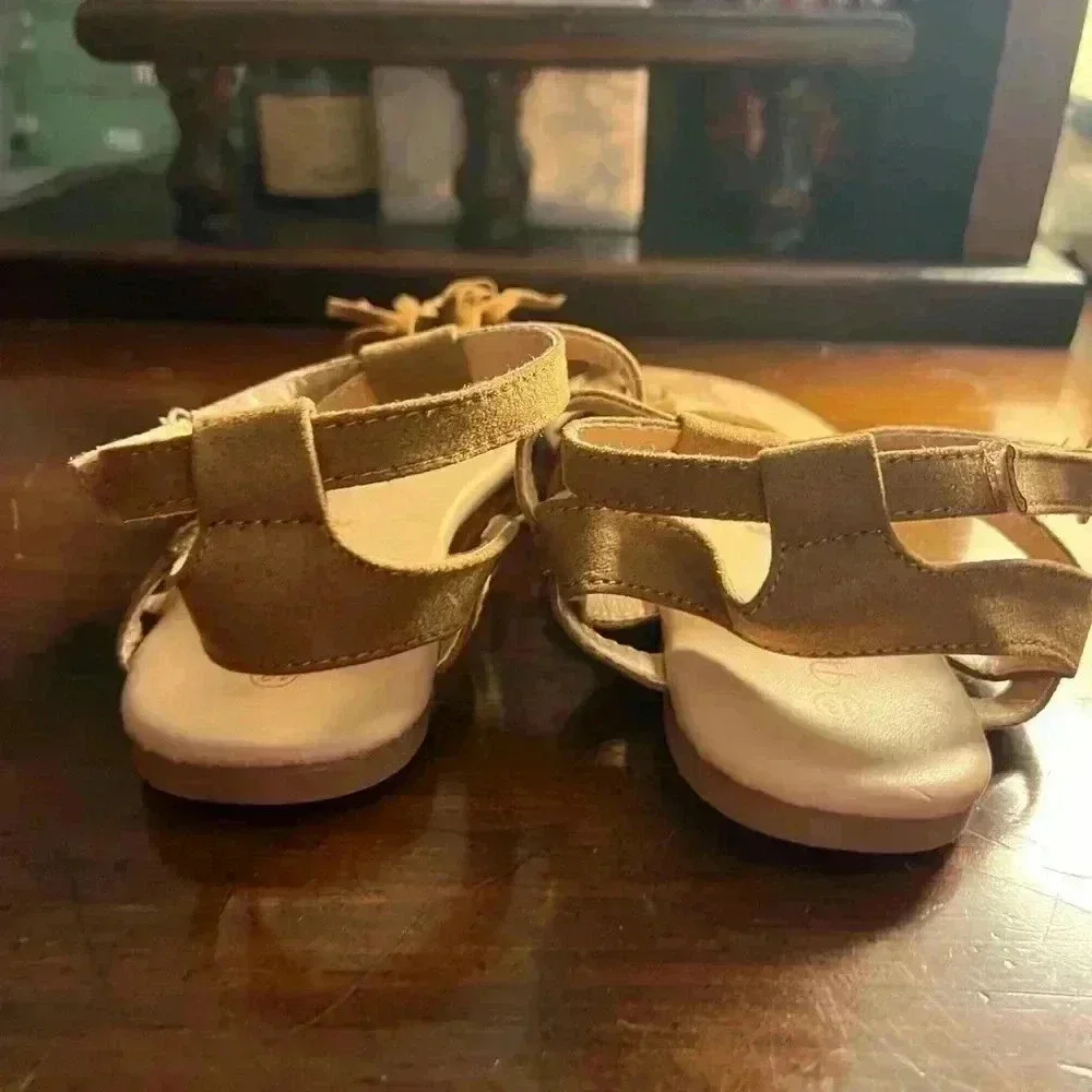 Girls size 13 Petalio Sandals